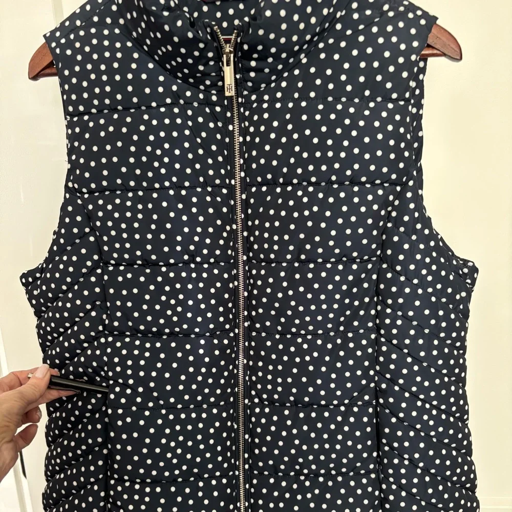 NEW WOMENS TOMMY HILFIGER NAVY BLUE AND WHITE POLKA DOT PUFFER VEST SZ L - Picture 4 of 15